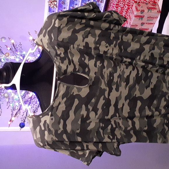 NWT Lea & Viola Green Camo Romper - Picture 7 of 13